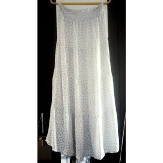 Falda larga floral azul y blanca
