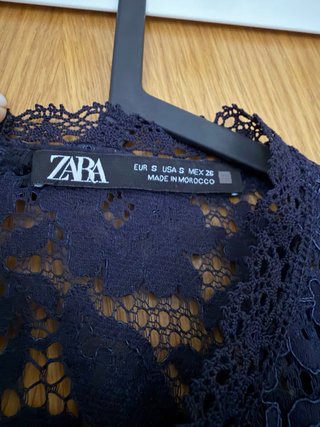 Blusa Zara encaje azul marino
