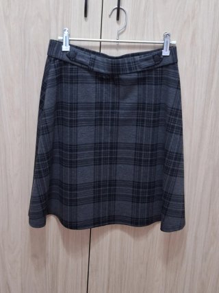 Falda de cuadros gris