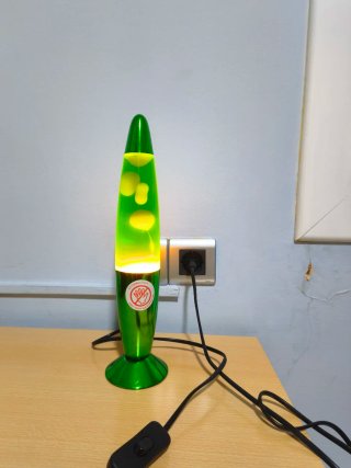 Lámpara de lava verde retro