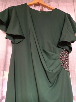 Vestido de fiesta verde con pedrería
