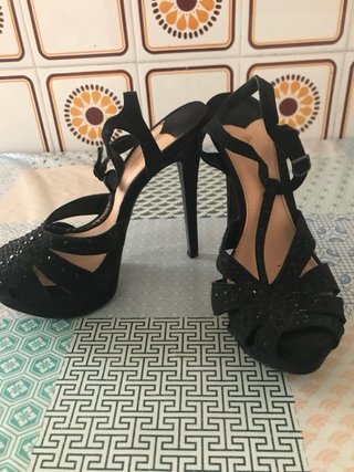 Sandalias de tacón aguja negras