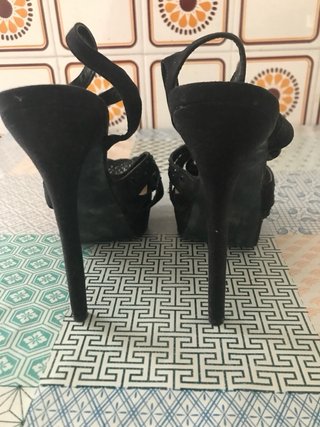 Sandalias de tacón aguja negras