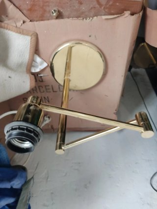 Apliques y lámpara de latón dorados