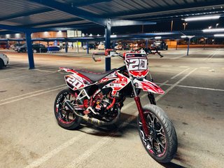 Beta Supermotard Roja y Blanca
