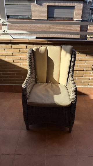 Set Mesa de Madera 5 sillones de mimbre de terraza