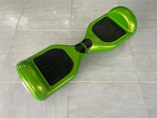 Hoverboard verde con funda, mando, cargador y más!