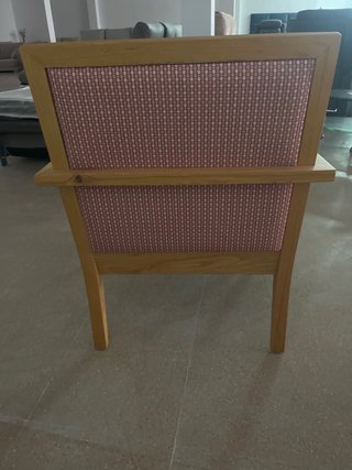 Butaca madera y tela rosa