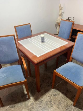 Mesa extensible cristal, 4 sillas y sillones