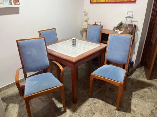 Mesa extensible cristal, 4 sillas y sillones