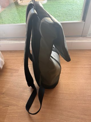 Mochila verde y negra