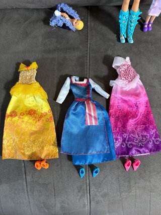 Familia Barbie - 5 Muñecas y Accesorios