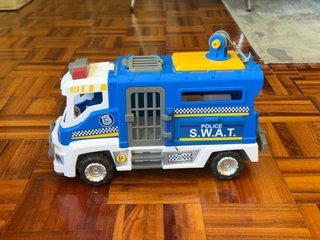 Pin y Pon Action Camión Policía y Accesorios