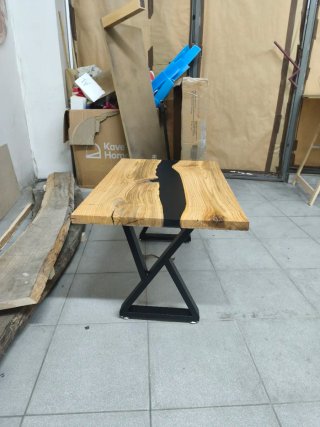 Mesa centro madera y resina