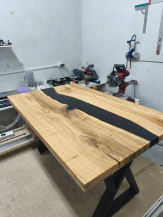 Mesa centro madera y resina