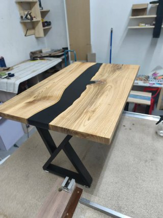 Mesa centro madera y resina