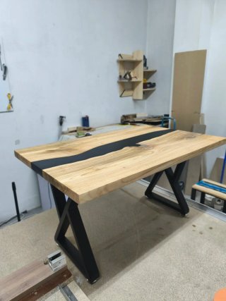 Mesa centro madera y resina