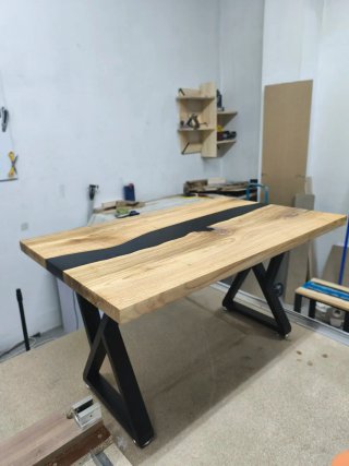 Mesa centro madera y resina