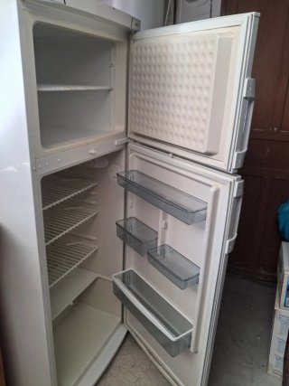 Nevera blanca con congelador