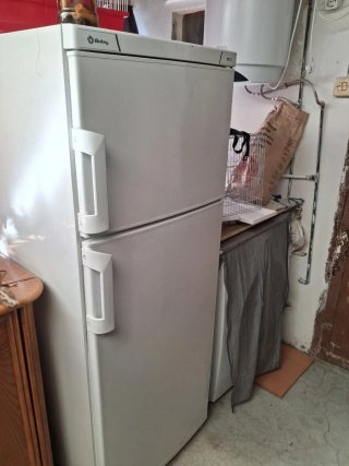 Nevera blanca con congelador