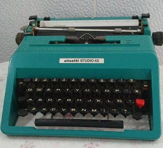 Máquina de escribir Olivetti Studio 45