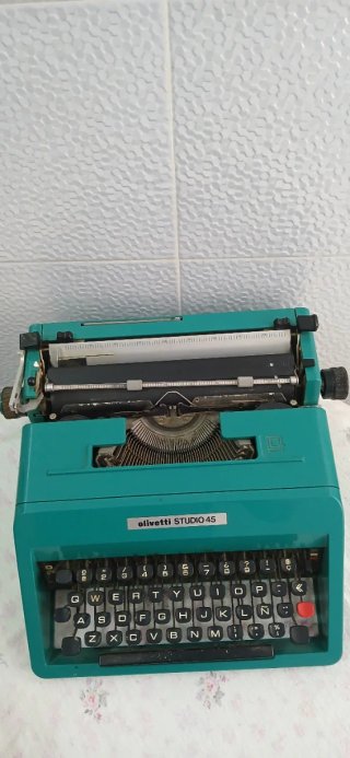 Máquina de escribir Olivetti Studio 45