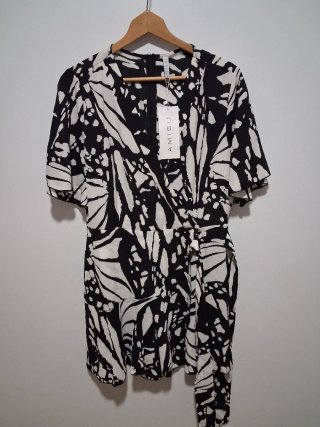 Vestido AMISU estampado blanco y negro