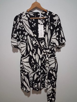 Vestido AMISU estampado blanco y negro