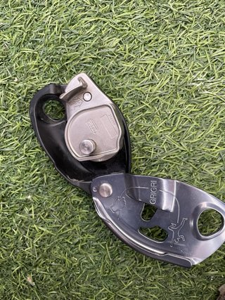 Petzl Grigri Asegurador Escalada + mosqueton