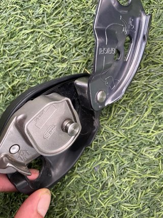 Petzl Grigri Asegurador Escalada + mosqueton