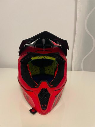 Casco de moto Falcon rojo y negro