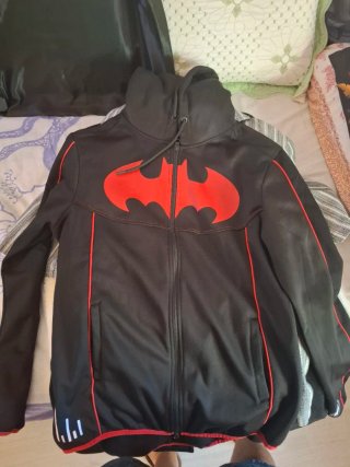 Chaquetas, chalecos, etc (5 euros cada una)