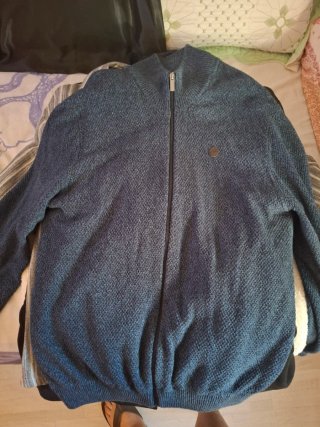 Chaquetas, chalecos, etc (5 euros cada una)