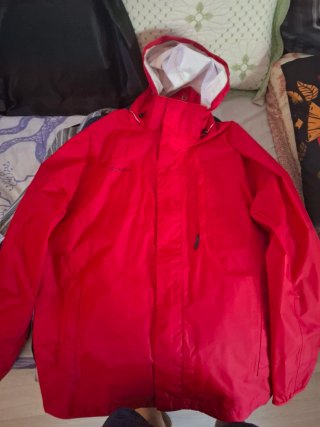 Chaquetas, chalecos, etc (5 euros cada una)