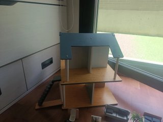 Casita de muñecas de madera