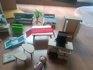 Casita de muñecas de madera
