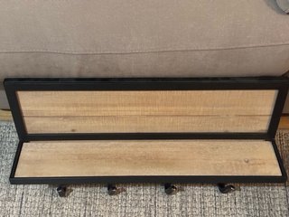 Perchero de pared con estante madera y metal negro