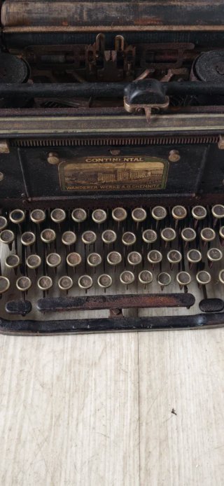 Máquina de escribir Continental antigua
