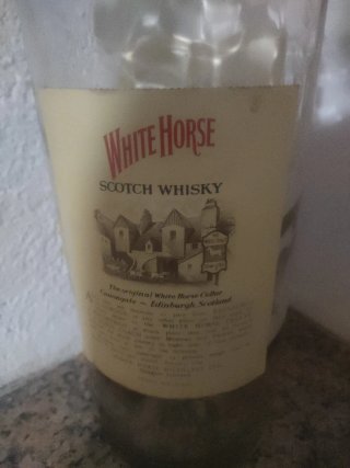 Botella antigua White Horse Scotch Whisky. Vacía.