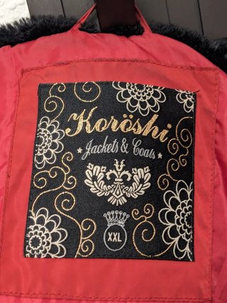 Chaqueta Koroshi Roja impermeable con Capucha