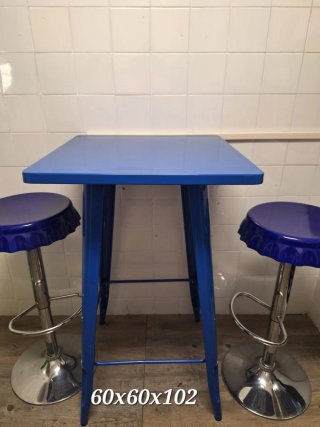 Mesa alta azul + 2 taburetes regulables