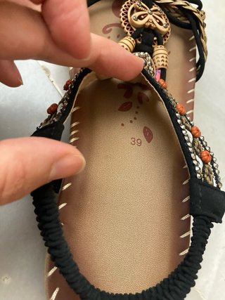 Sandalias con abalorios