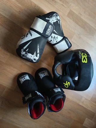 Pack Boxeo: Guantes, Casco y Patucos