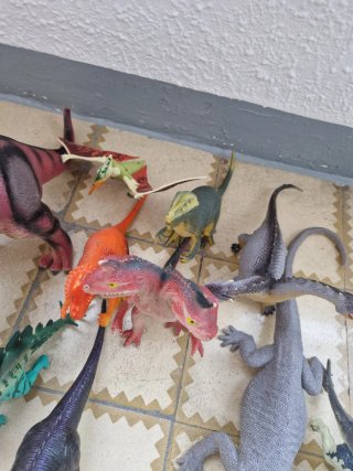 Lote de 17 dinosaurios de juguete