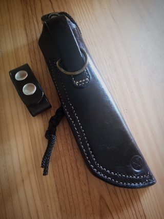 Funda de cuero para cuchillo bushcraft