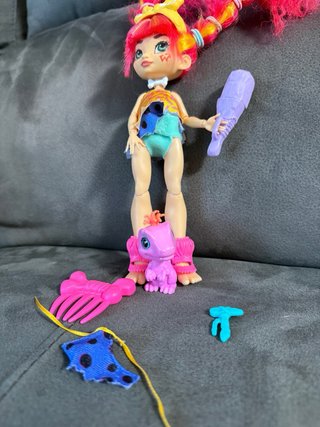 Muñeca Troglodita con accesorios
