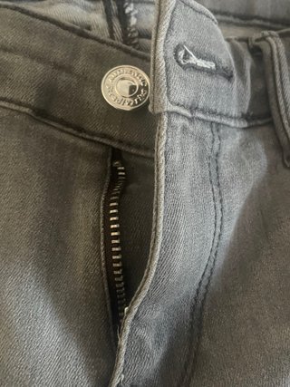 Pantalones vaqueros grises