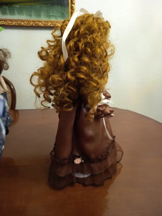 Muñeca de porcelana antigua