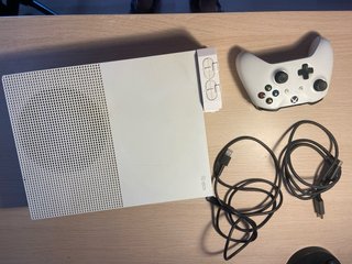 Xbox ONE S Bianca + Controller + Caricabatterie