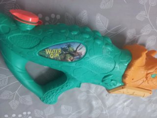 Pistola de agua dinosaurio grande
